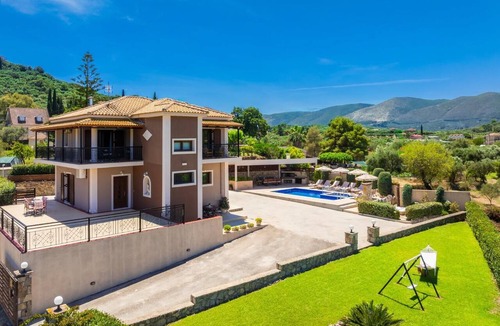Meso Gerakari Villa | Villa Maggie Alonia - Four Bedroom Villa, Sleeps 8