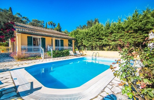 Agios Stefanos Villa | Villa Maria's Beach House by Villa Plus
