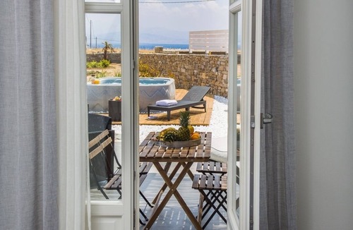 Logaras House | Villa Maritina: 4 villas, 19pax, 4pools+Jacuzzi, sea views, Punda Beach Paros
