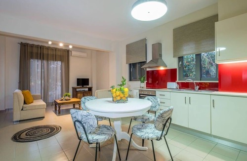 Potistiria House | Villa Merlin Summary: