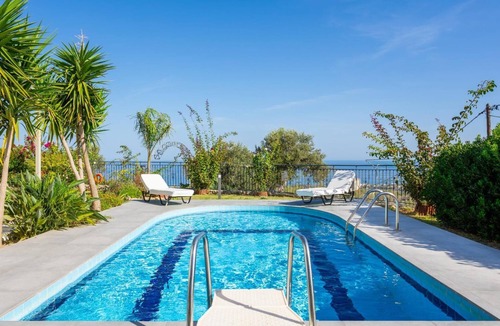 Maroulas Villa | Villa Michalis - Two Bedroom Villa, Sleeps 6