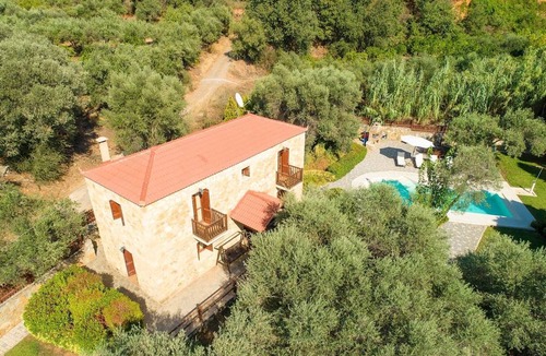 Kolymbari Villa | Villa Miguela: Large Private Pool, A/C, WiFi, Eco-Friendly