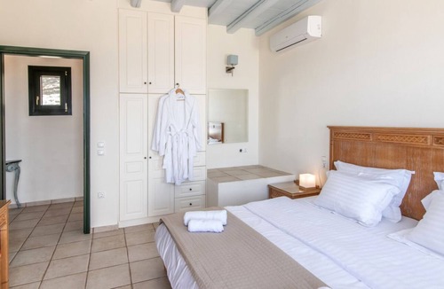 Exomvourgo Villa | Villa Mileia/ 4 bedrooms/ Sea-view With Shared Pool