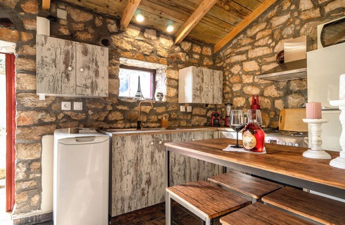 Poulata Villa | Villa 'Nikos' with Mountain View, Wi-Fi and Air Conditioning
