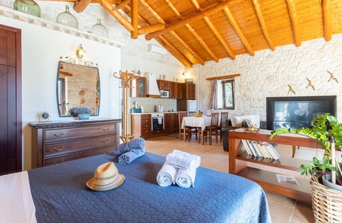 Ieromonachos Villa | Villa Nionios - One Bedroom Villa, Sleeps 3