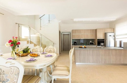 Almyrida Villa | Villa Noboa - Sea view, Spacious and Cozy. 5BD.