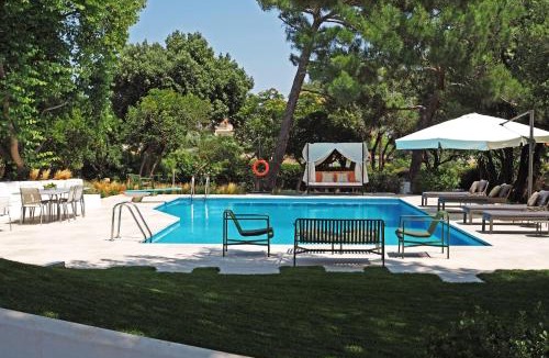 Saronikos Villa | Villa Oasis with Large Pool Athenian Riviera Lagonissi