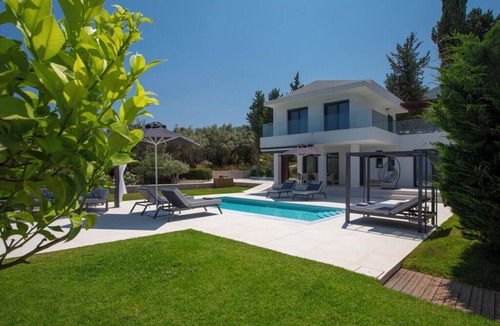 Nidri Villa | Villa Olivia, within easy walk of the beach, shops and restaurants.