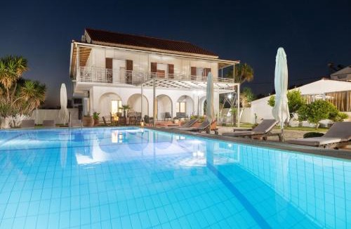Roda Villa | Villa Paradiso: Near beach, superb pool and garden