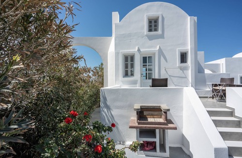 Oia Villa | Villa Pearl - Sunset & Sea View - Swimming Pool & Private Outdoor Heated Jacuzzi