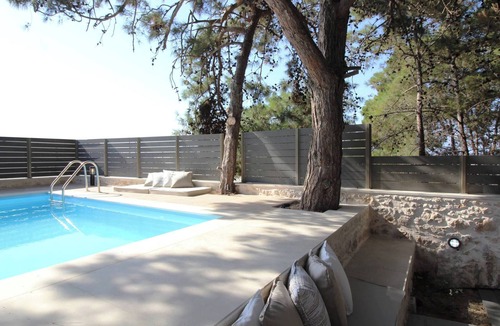 Violi Charaki Villa | Villa Pefka just a few km from city centre