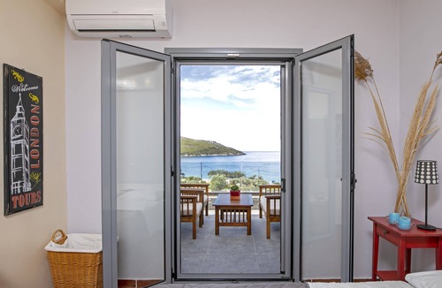 Nea Styra House | Villa Renidora