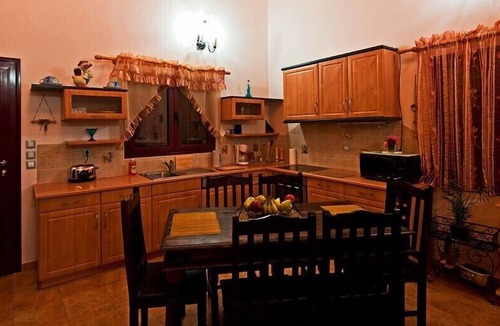 Gennadi Villa | VILLA ROSILA,CHARMING SPACIOUS HOME JUST A STROLL FROM GENNADI BEACH