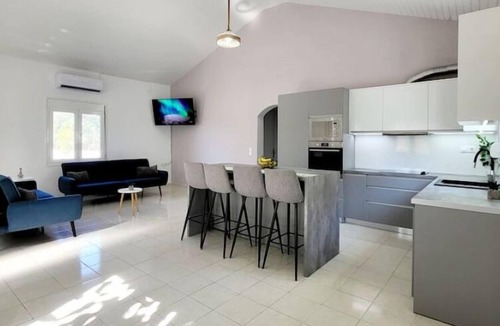 Stavros Villa | Villa Sakrakis 180 meters from the beach, Sea and mountain view with pool.