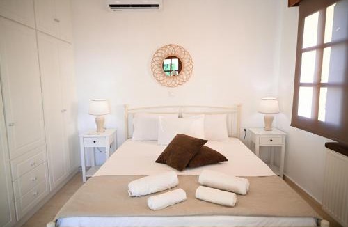 Zia Villa | Villa Sea View Gem Steps to Zia Square Hot Tub