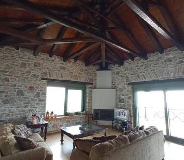 Agia Villa | Villa Sklithro in the heart of the forest with magnificent view of the sea just 10 minutes from it