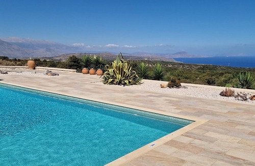 Atsipópoulon Villa | Villa Stella absolute privacy in a secluded location with Heatable pool