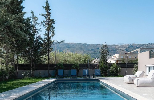 Tsikalaria Villa | Villa Sweven is close to Center of Chania -Airport and Port of Souda and private