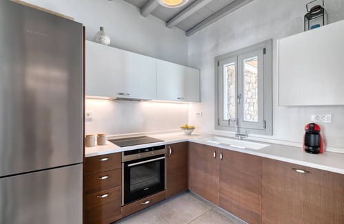 Tourlos Villa | Villa Tessera - Five Bedroom Villa, Sleeps 9