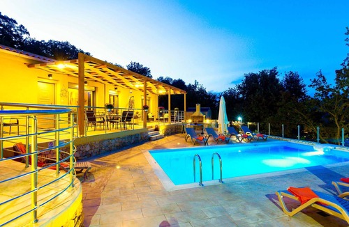 Monopari Villa | Villa Trules - Four Bedroom Villa, Sleeps 8