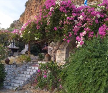 Karavostasi Villa | Villa Voukamvilia 3 minutes walk from Beach