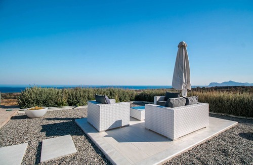 Kalithies Villa | Villa White Lady with pool & jacuzzi!