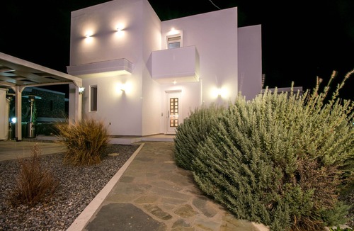 Kalithies Villa | Villa White Lady with pool & jacuzzi!