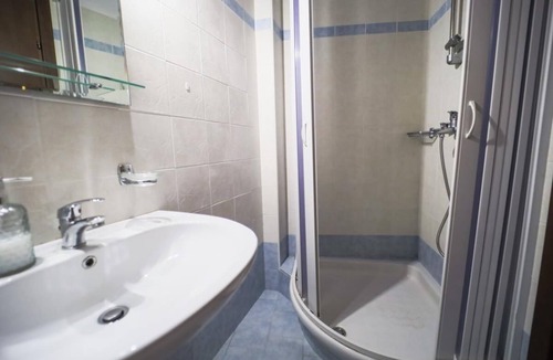 Mirthios House | Villa with pool above the village roofs, for 4 people Wi-Fi, A/C and satellite TV available.