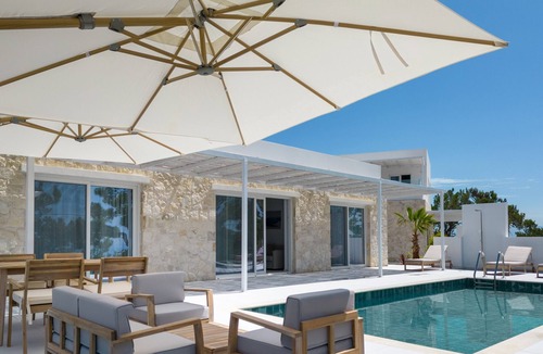 Achlia House | Villa with private pool suitable for guests with special needs