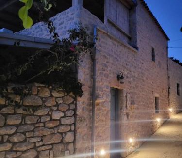 Omales Villa | VillaAurora-mani