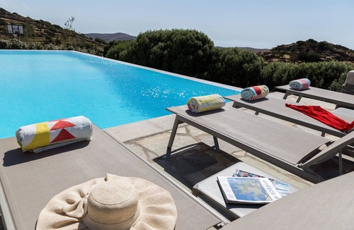 Ioulida Villa | Villas Velanidies