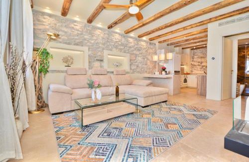 Ermionida Villa | Villasonboard Rock Villa 3 Bed, 3 Bath, Jacuzzi, Seaside Ermioni