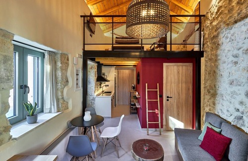 Archanes Apartment | Vin Dimora Suites With Shared Pool - Vino Rosso