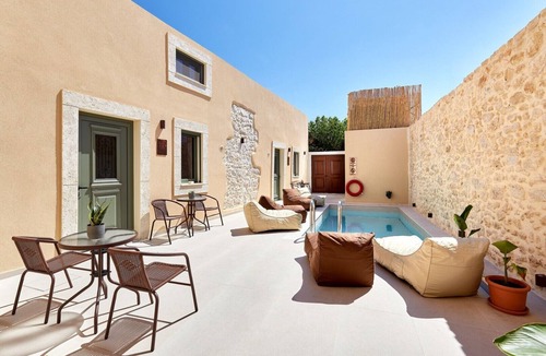 Archanes Apartment | Vin Dimora Suites With Shared Pool - Vino Rosso