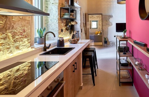 Archanes Apartment | Vin Dimora Suites with shared pool - Vino Roze