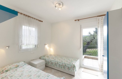 Elia House | Vintage Maisonette with 3-bdrms, Akti Elias Halkidiki