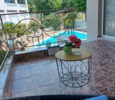 Volos City Centre Apartment | Violet Studio με πισίνα