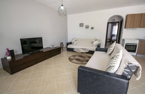 Flogita Apartment | Violeta Apartment by RentalsPro