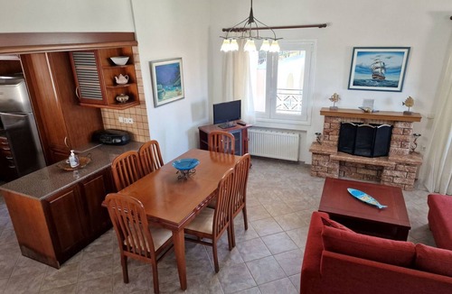 Porto Rafti House | Vollständig umschlossene und großzügig angelegte dreistöckige Ferienvilla mit f by Interhome