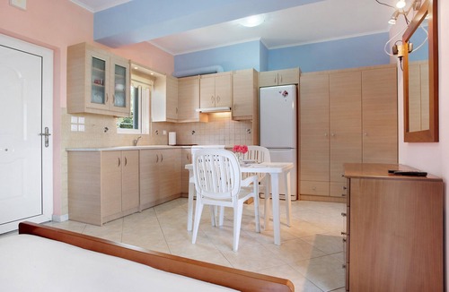 Alonia Apartment | Vorrisi Apartment – Pet-Friendly with Sea View, Terraces & Air Conditioning