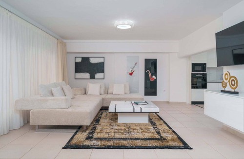 Voula Villa | Voula Luxury Modern Living 1 Bd Apt with Garden