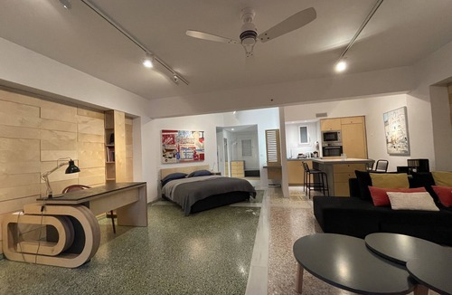 Vouliagmeni Apartment | Vouliagmeni art micro-loft/Open space studio
