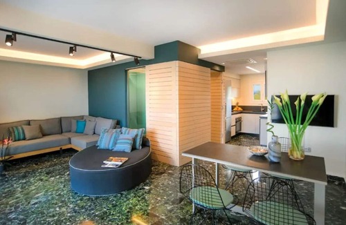 Vouliagmeni Apartment | VOULIAGMENI KAVOURI WATERFRONT APARTMENT