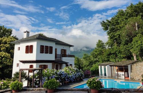 Agios Dimitrios Villa | Vrionis House
