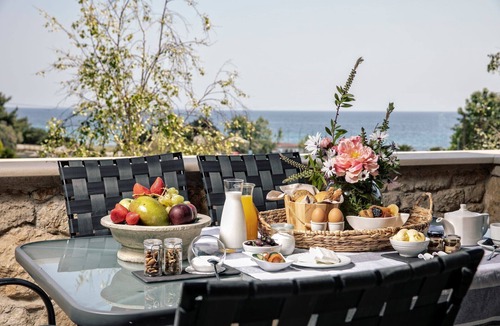 Nea Skioni Villa | (w) Halkidiki Blue Villa with Guest Studio | Kassandra