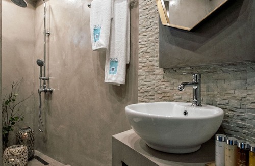 Nea Skioni Villa | (w) Halkidiki Blue Villa with Guest Studio | Kassandra