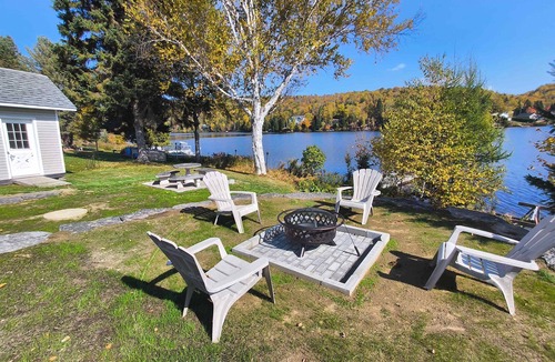 Saint Zenon Ski Chalet | Waterfront with Spa | L’étoile filante