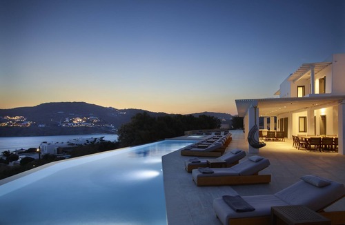 Xilokeratidi House | Wave17 Spacious,Luxurious,Contemporary, swimming pools,Gym,Spa,Sea View.