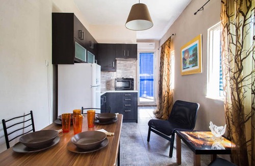 Salamis House | Wavedance Accommodation (Artemis)