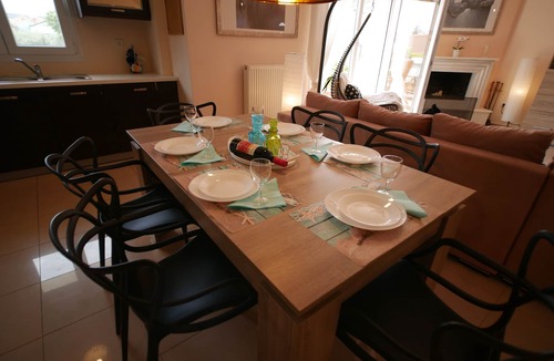 Nea Iraklitsa Villa | We are committed to making your experience genuine